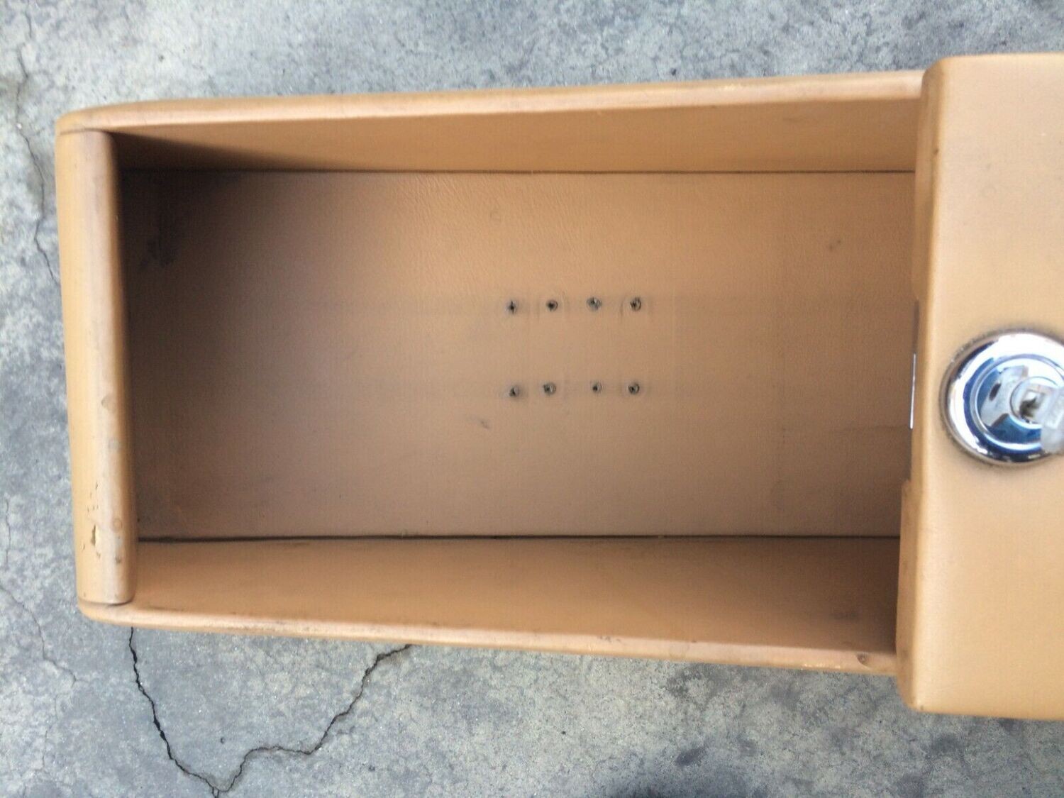 88 BENTLEY FRONT CENTER CONSOLE at rear ON beige GOOD CONDITION w/ lock UB70404