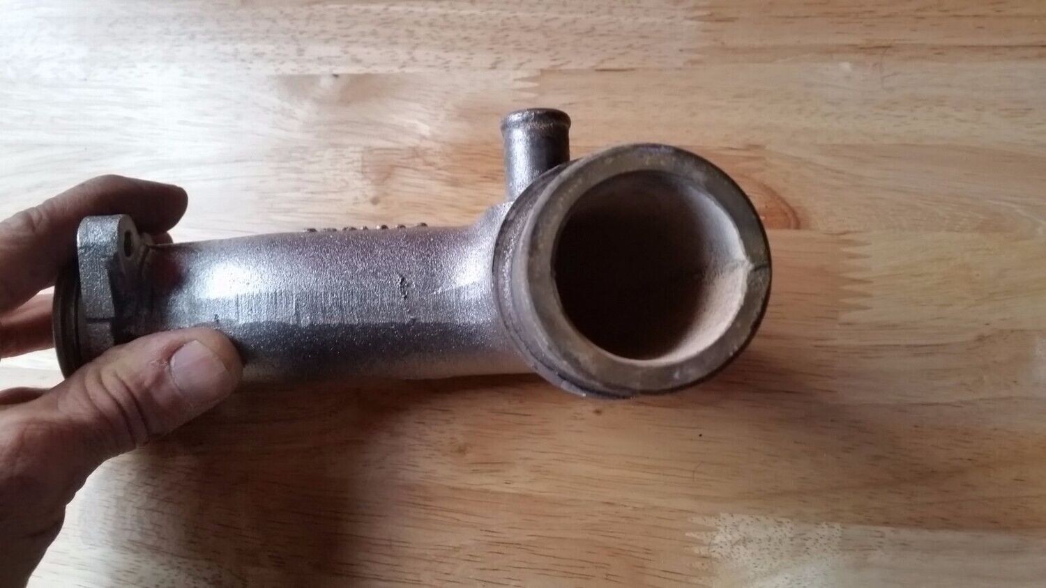 1986 Rolls Royce Silver Spirit SPur front water pump pipe outlet to housing UE41979