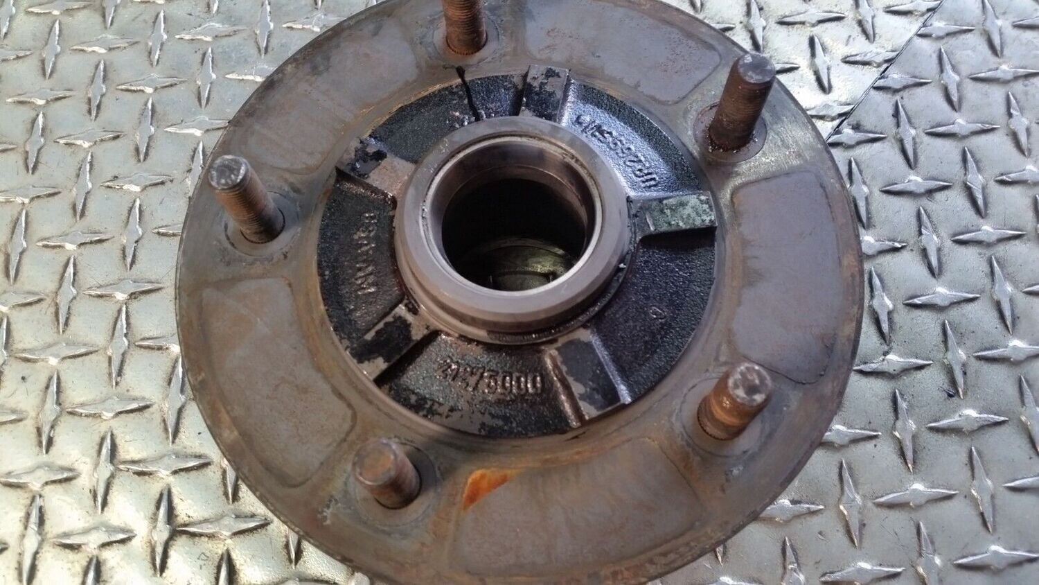 Rolls Royce Silver Spirit Spur Dawn RIGHT Front HUB RH12554 VIN 31001 ON