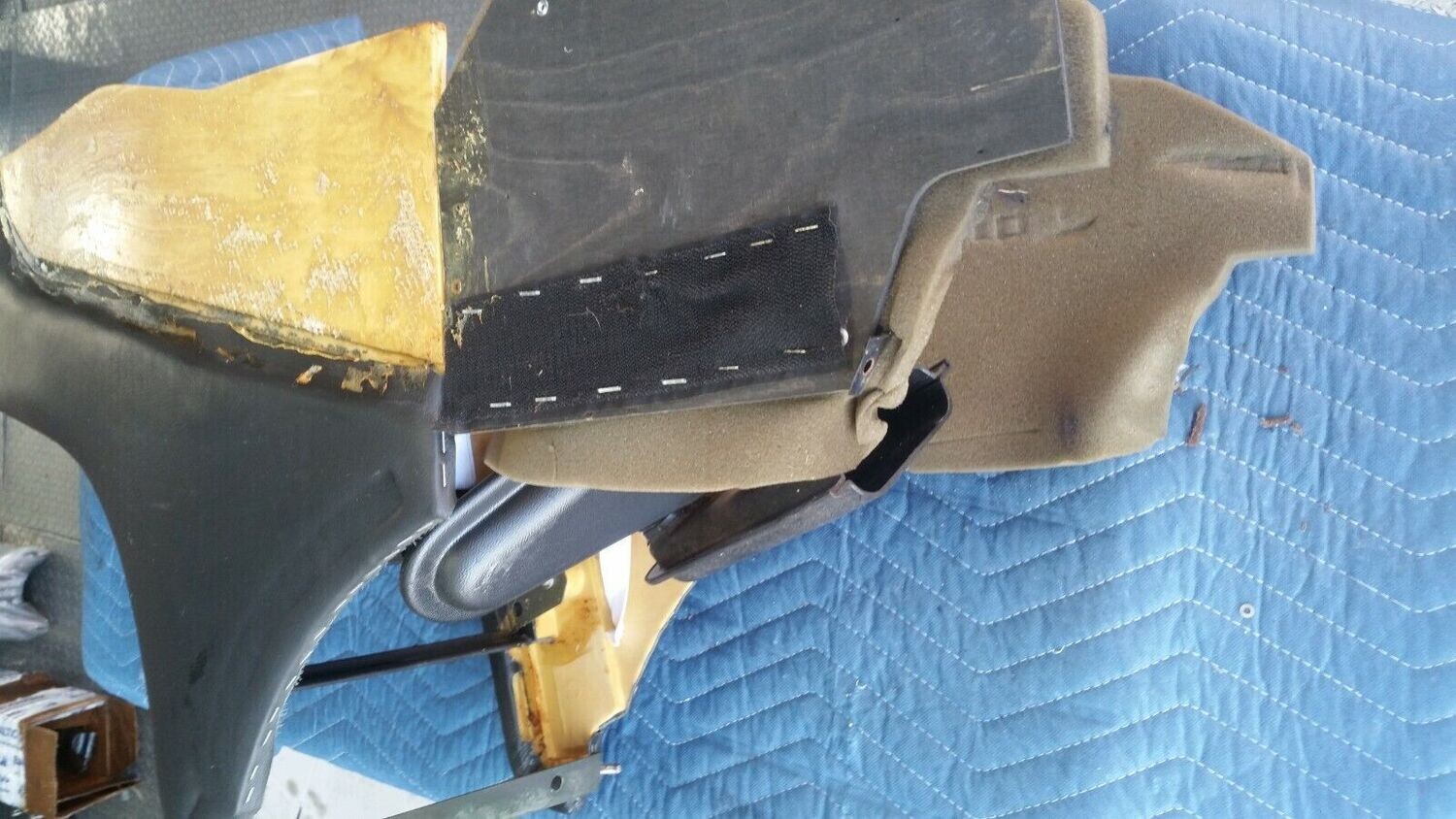 99 BENTLEY TURBO R FRONT CENTER CONSOLE ON BLACK GOOD CONDITION FLOOR SHIFT