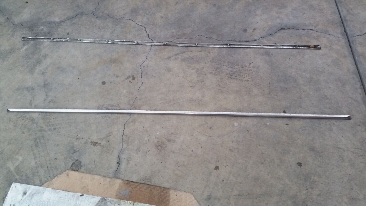65 to 80 ROLLS ROYCE SILVER SHADOW LEFT OR RIGHT ROCKER PANEL MOULDING FOR SWB CARS UB32029