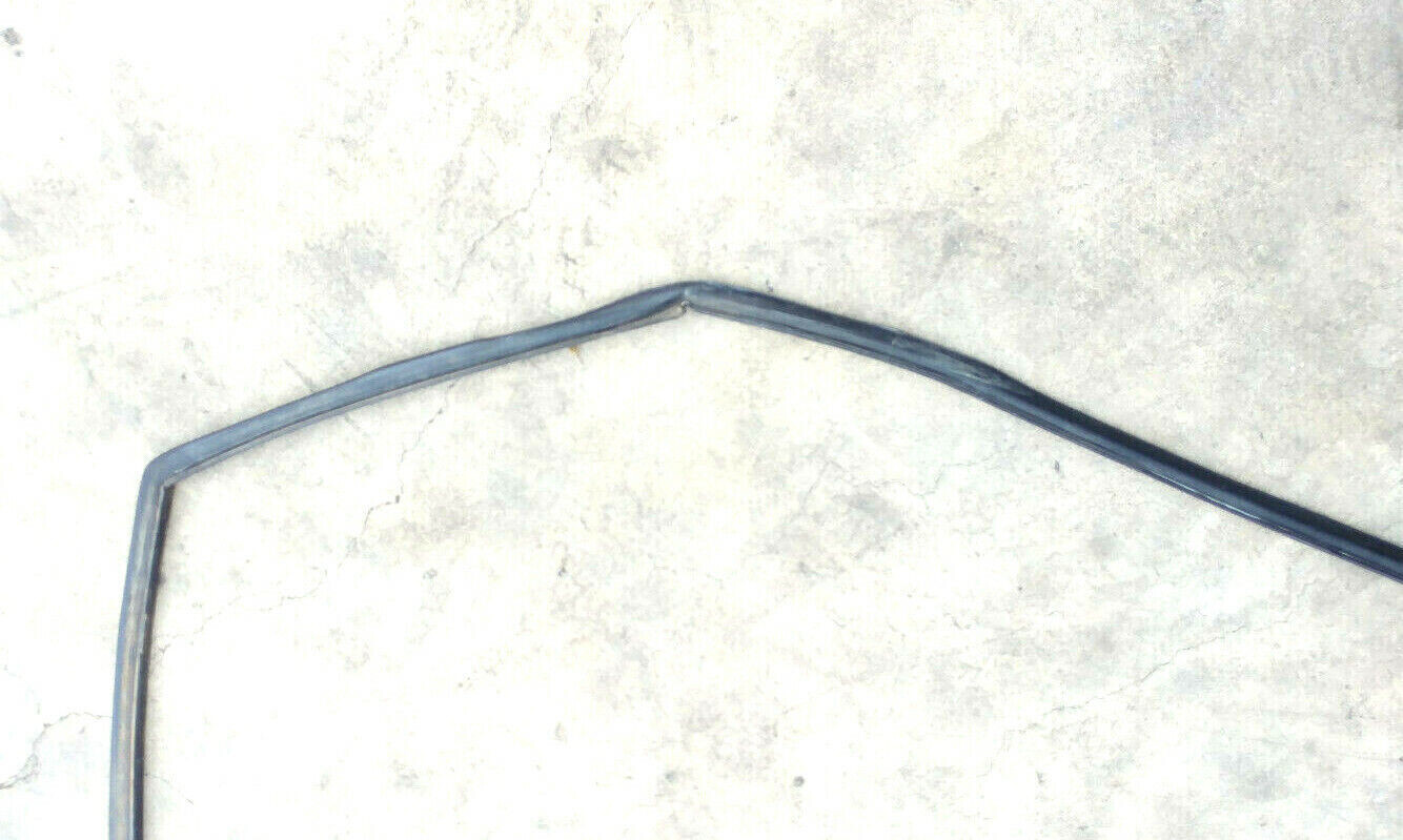 Rolls Royce Silver Shadow ALL YEARS LEFT REAR DOOR SEAL UB31537