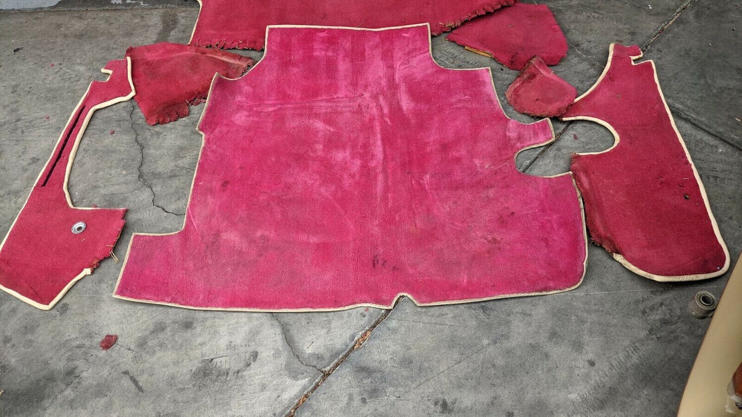 65 to 76 ROLLS ROYCE SILVER SHADOW I TRUNK CARPET ON RED WITH CREAM BORDER