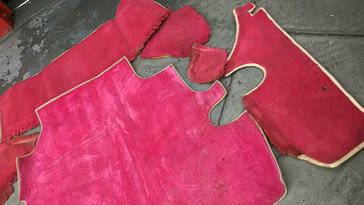 65 to 76 ROLLS ROYCE SILVER SHADOW I TRUNK CARPET ON RED WITH CREAM BORDER