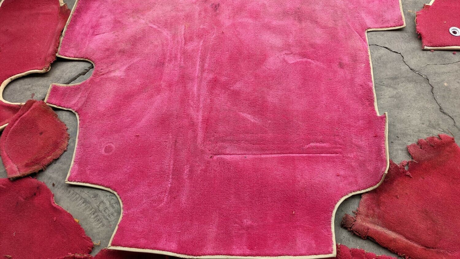 65 to 76 ROLLS ROYCE SILVER SHADOW I TRUNK CARPET ON RED WITH CREAM BORDER