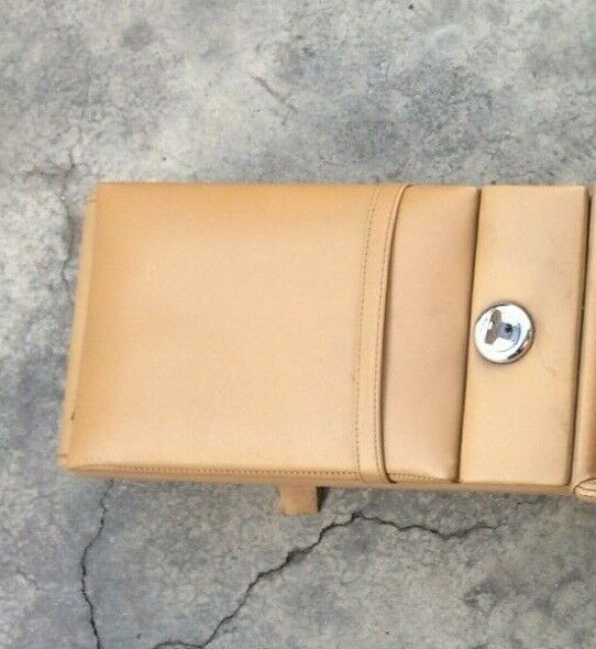 88 BENTLEY FRONT CENTER CONSOLE at rear ON beige GOOD CONDITION w/ lock UB70404