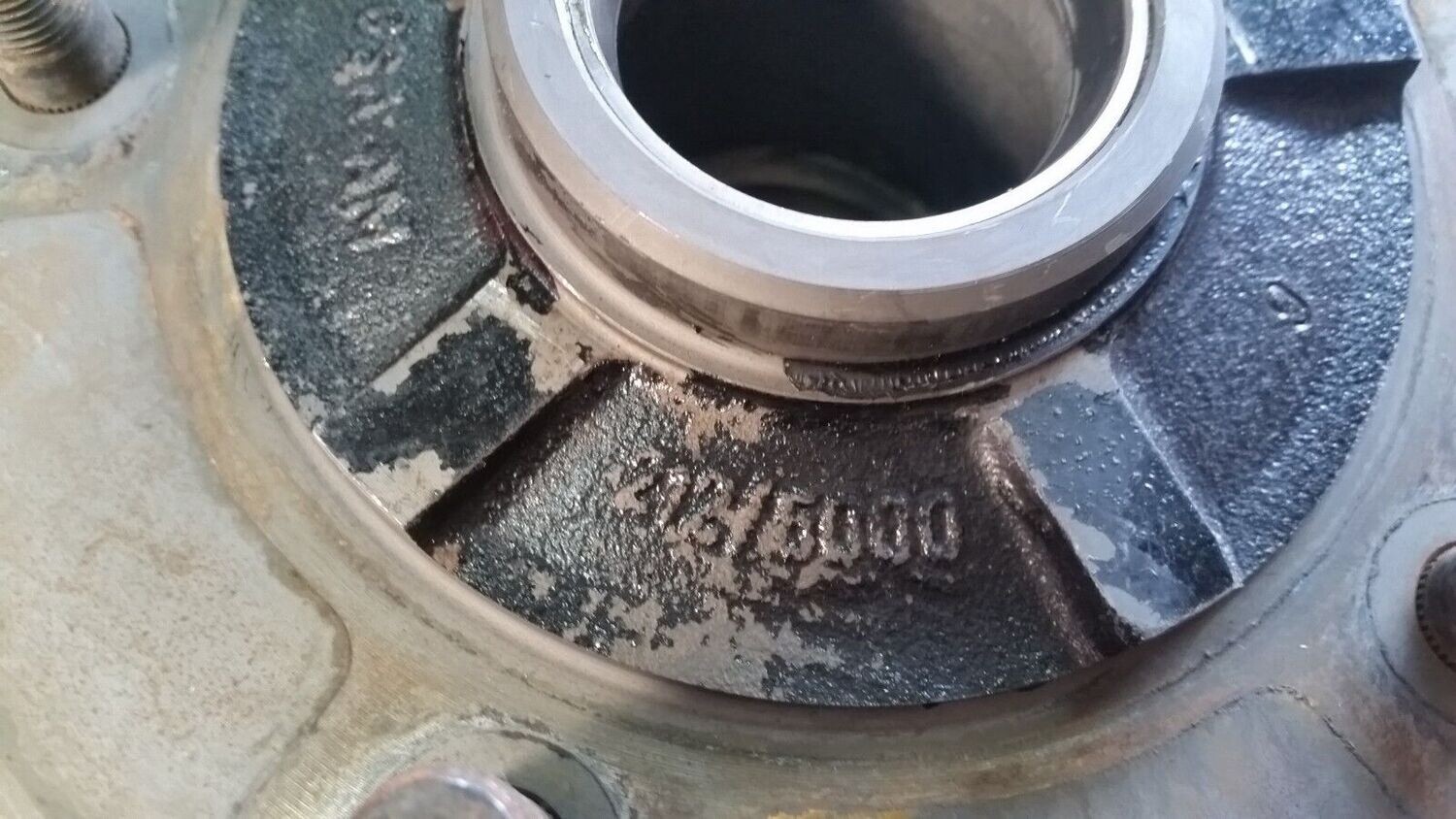 Rolls Royce Silver Spirit Spur Dawn RIGHT Front HUB RH12554 VIN 31001 ON