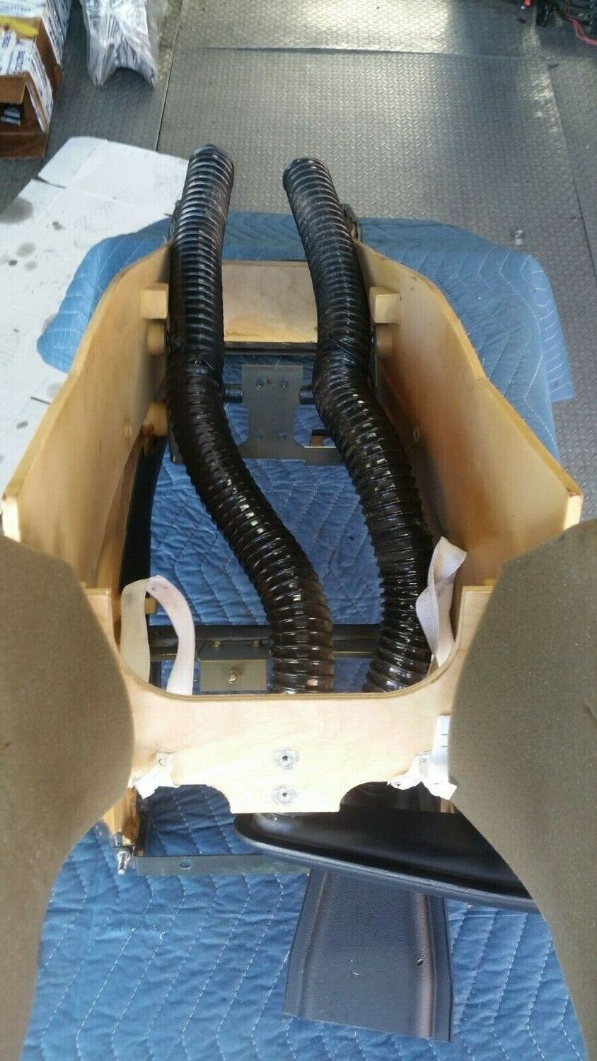 99 BENTLEY TURBO R FRONT CENTER CONSOLE ON BLACK GOOD CONDITION FLOOR SHIFT