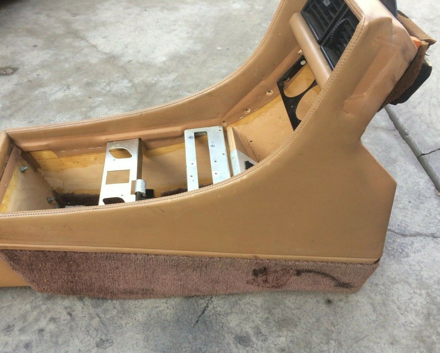 88 BENTLEY FRONT CENTER CONSOLE at front ON beige GOOD CONDITION UB72679