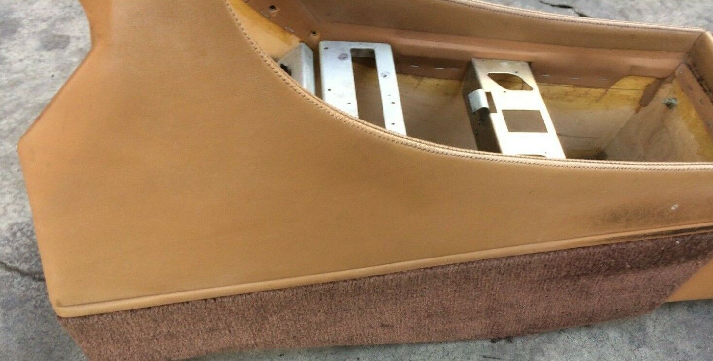 88 BENTLEY FRONT CENTER CONSOLE at front ON beige GOOD CONDITION UB72679
