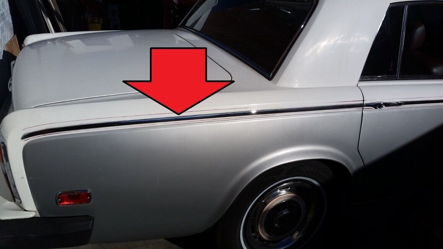 65 to 80 ROLLS ROYCE SILVER SHADOW RIGHT REAR FENDER WING MOLDING