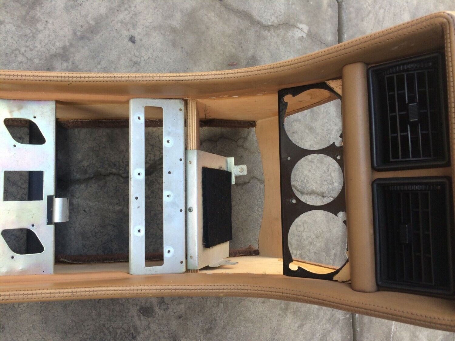 88 BENTLEY FRONT CENTER CONSOLE at front ON beige GOOD CONDITION UB72679