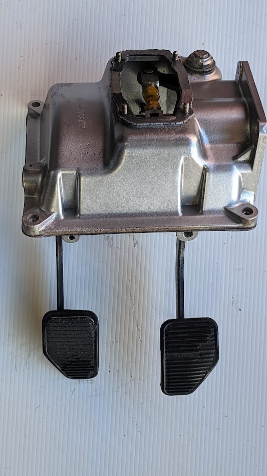 FERRARI 308 81 USA PARTS BRAKE AND CLUTCH PEDAL ASSEMBLY