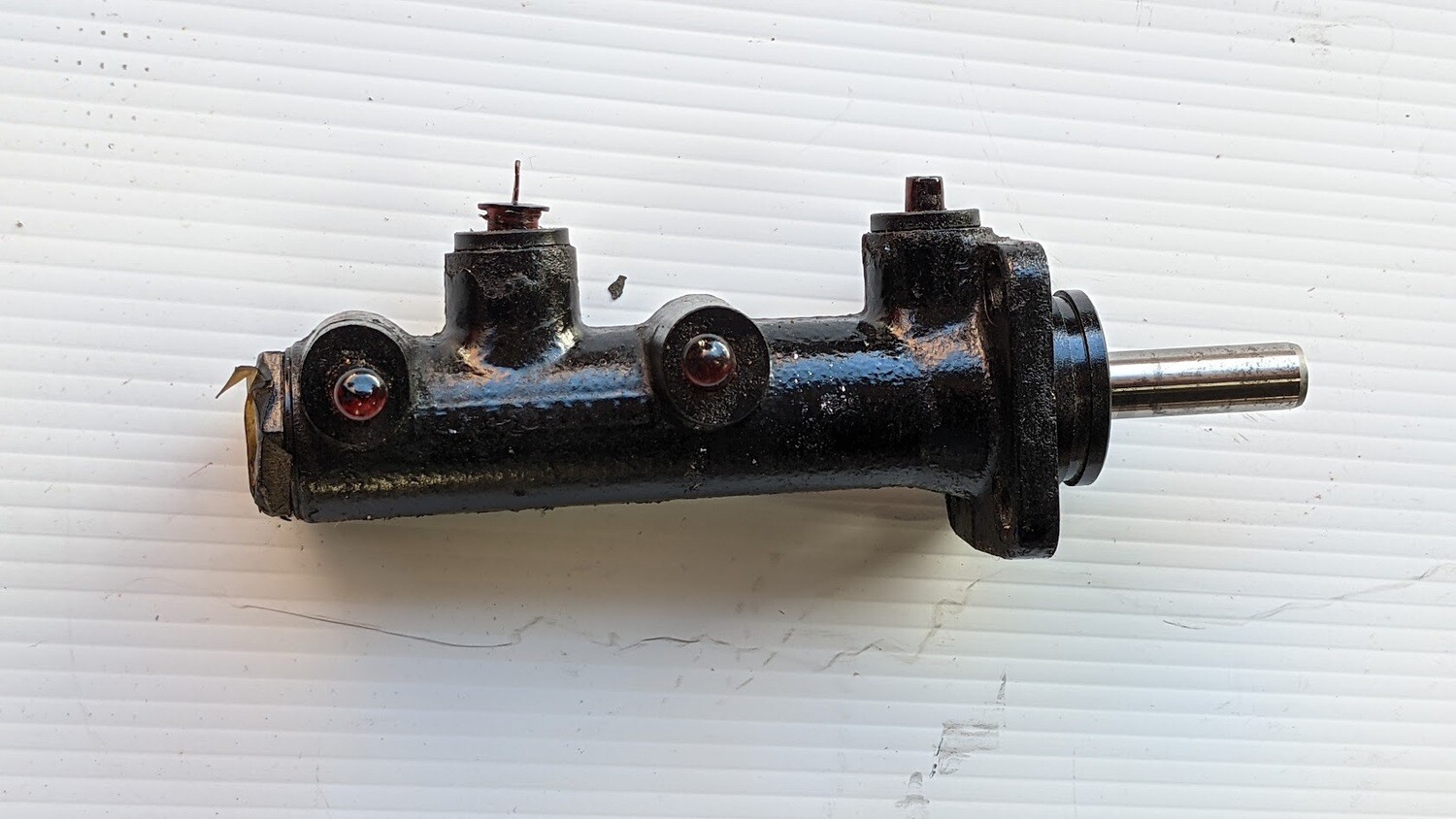ECP FERRARI 308 328 GTB S PART BRAKE MASTER CYLINDER PRE OWNED 111338