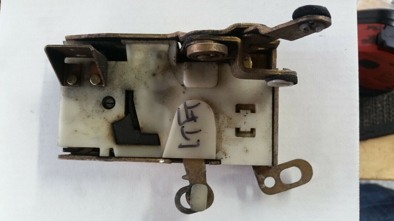 83-99 Rolls Royce Silver Spur Dawn left front door latch mechanism UB76711