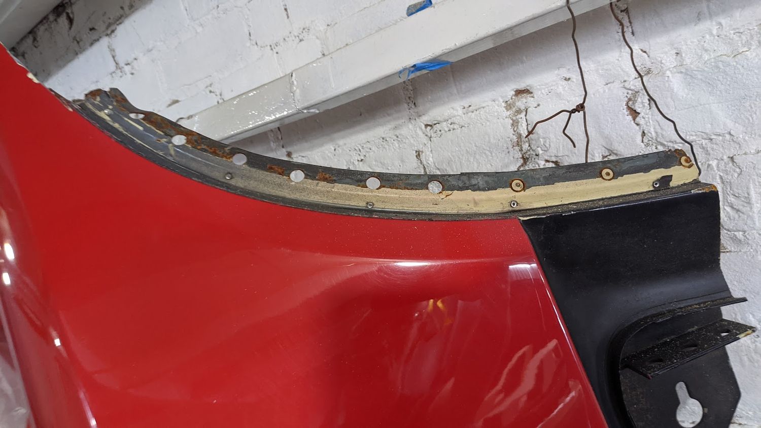 FERRARI 308 GTSi RIGHT FENDER WING PANEL CUT 60213907