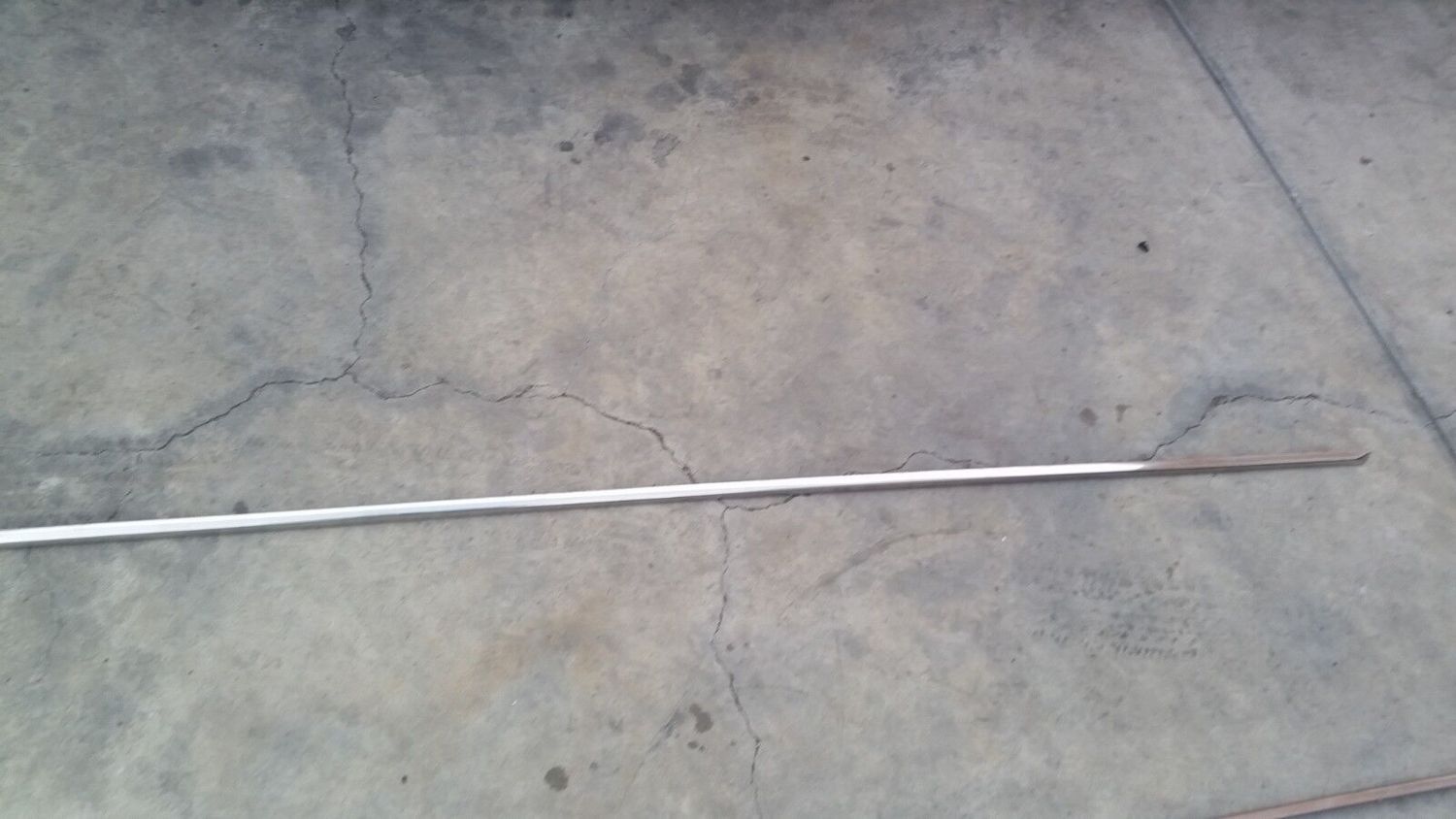 65 to 80 ROLLS ROYCE SILVER SHADOW RIGHT OR LEFT ROCKER PANEL MOULDING FOR SWB CARS UB32029