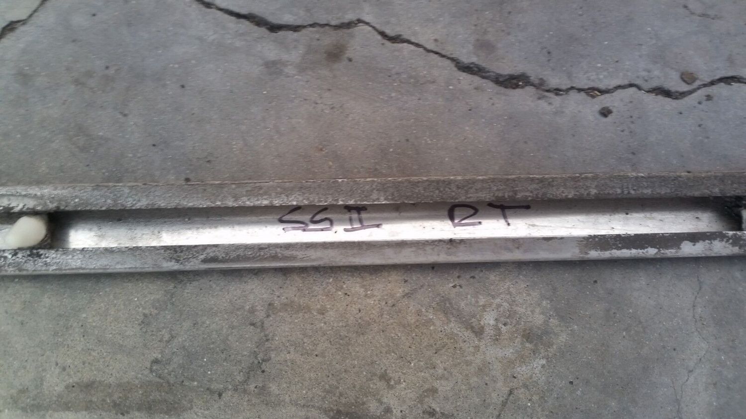 65 to 80 ROLLS ROYCE SILVER SHADOW RIGHT OR LEFT ROCKER PANEL MOULDING FOR SWB CARS UB32029