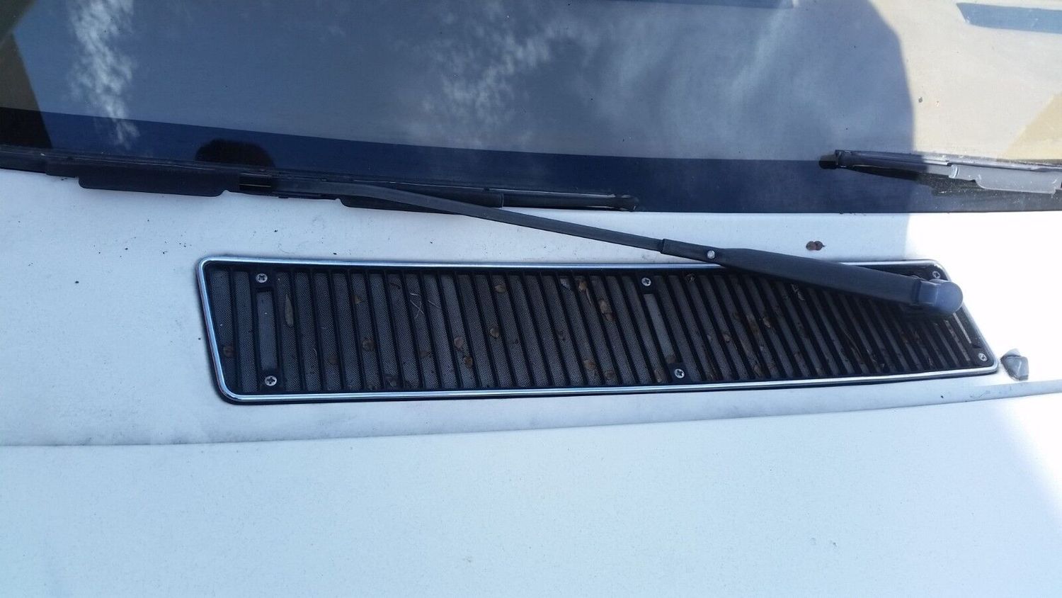 BENTLEY MULSANNE S RIGHT side cowl panel grill cover chrome and black,