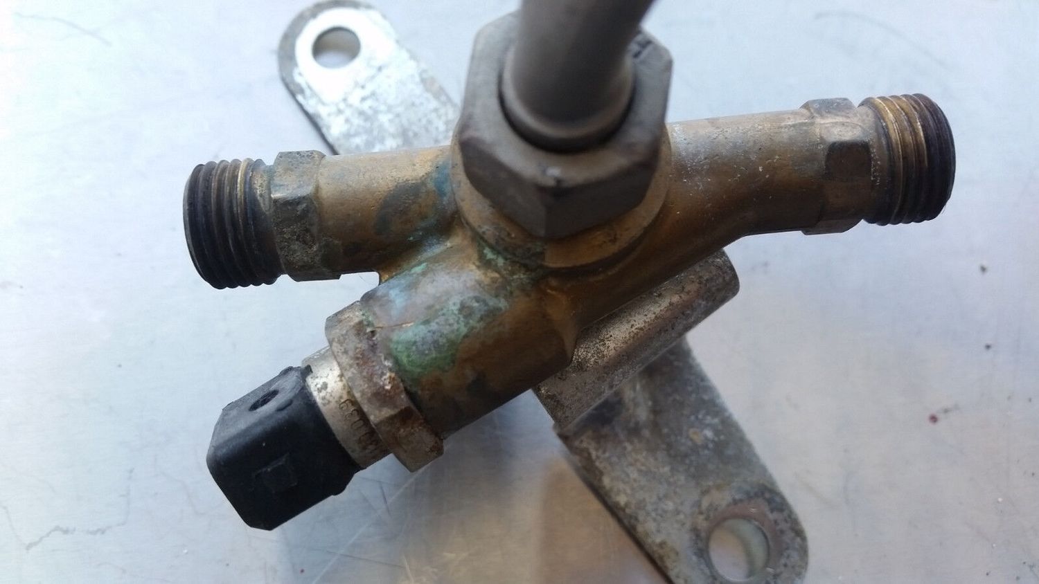 94 TO 99 ROLLS ROYCE SILVER SPUR BENTLEY TURBO FUEL PRESSURE SENSOR AND FITTING