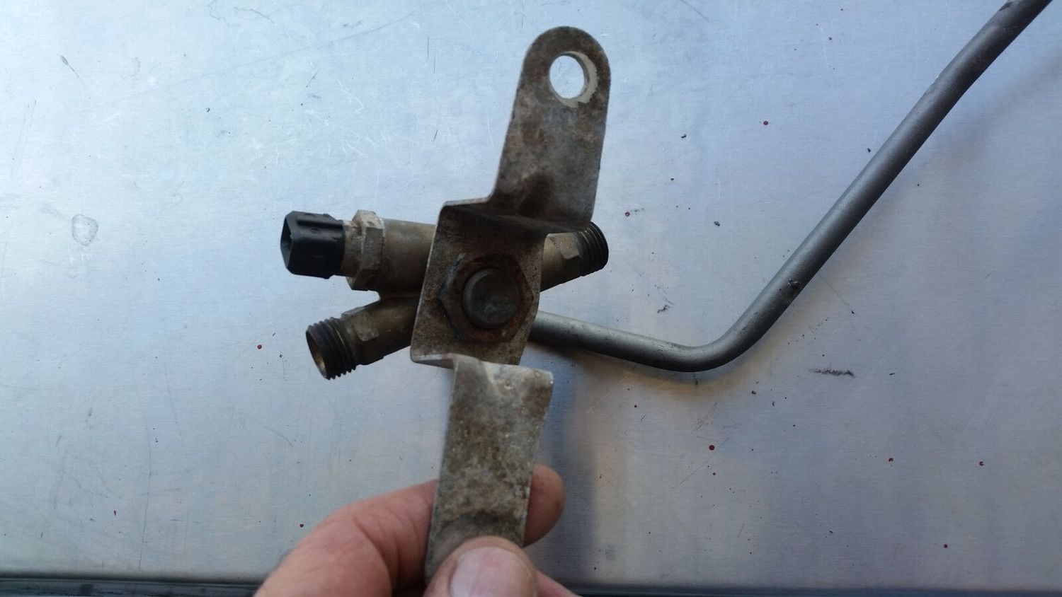94 TO 99 ROLLS ROYCE SILVER SPUR BENTLEY TURBO FUEL PRESSURE SENSOR AND FITTING