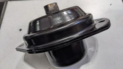 FERRARI 308 GTSi PART engine motor MOUNT PRE OWNED 139640