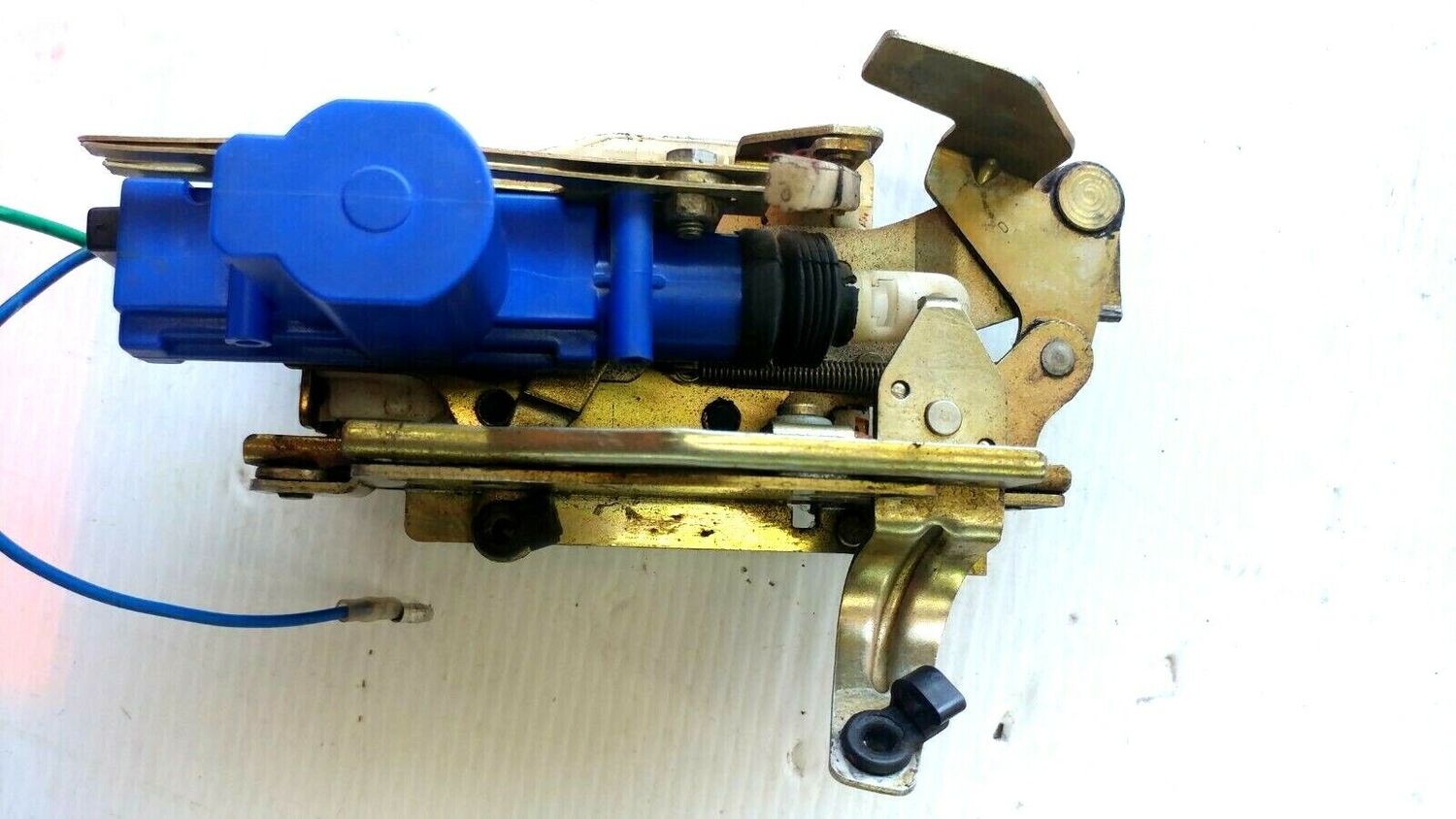 FERRARI 348 PARTS LEFT DOOR LATCH LOCK ACTUATOR 62109400