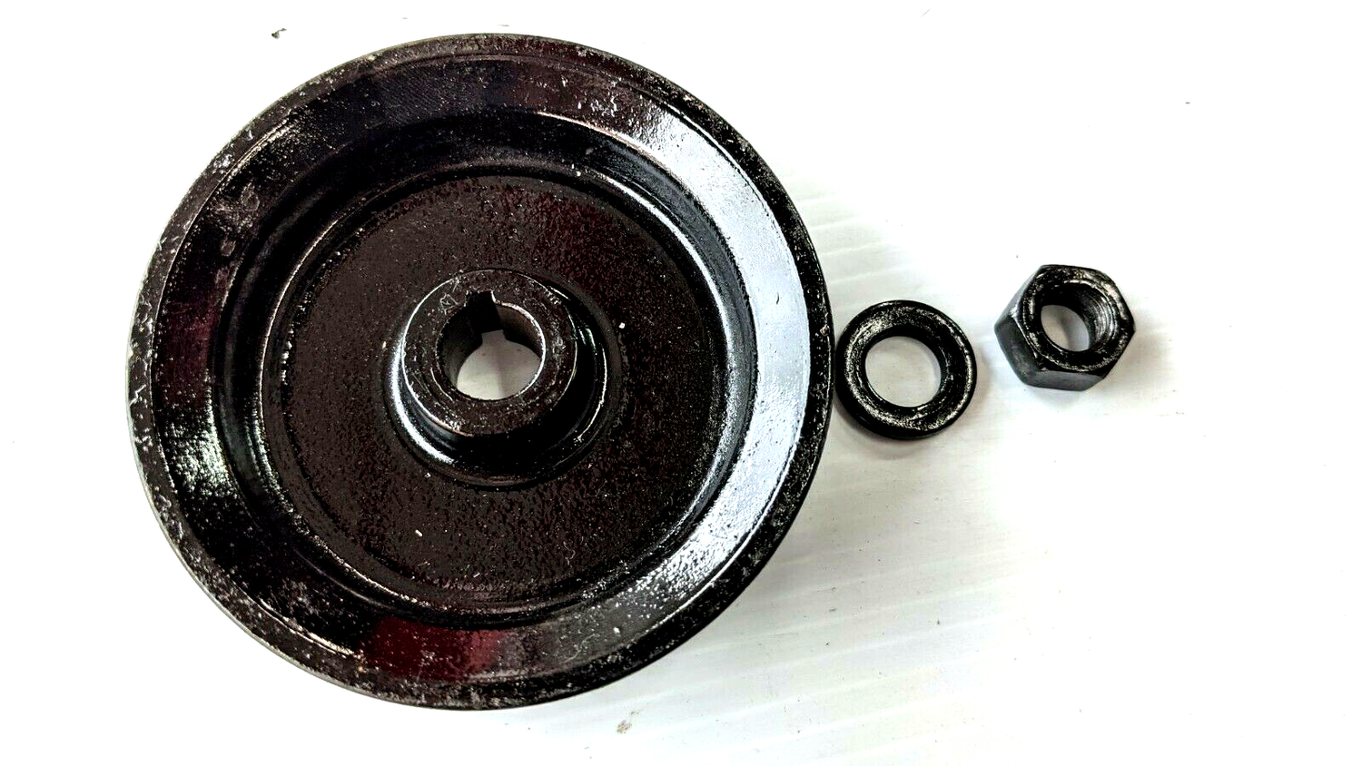 FERRARI 308 GTSi WATER PUMP PULLEY AND NUT 105166