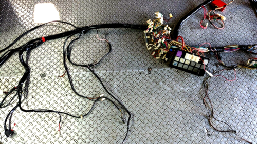 FERRARI 308 PARTS GTS PART CAR WIRING FRONT AND REAR WITH RELAY BOX 117009