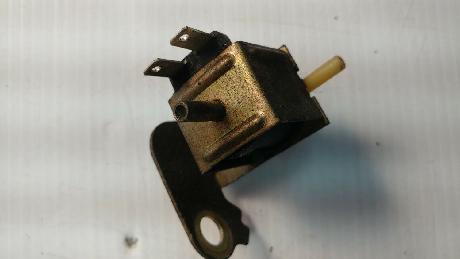 FERRARI 348 PARTS air injection cut off valve solenoid 111704