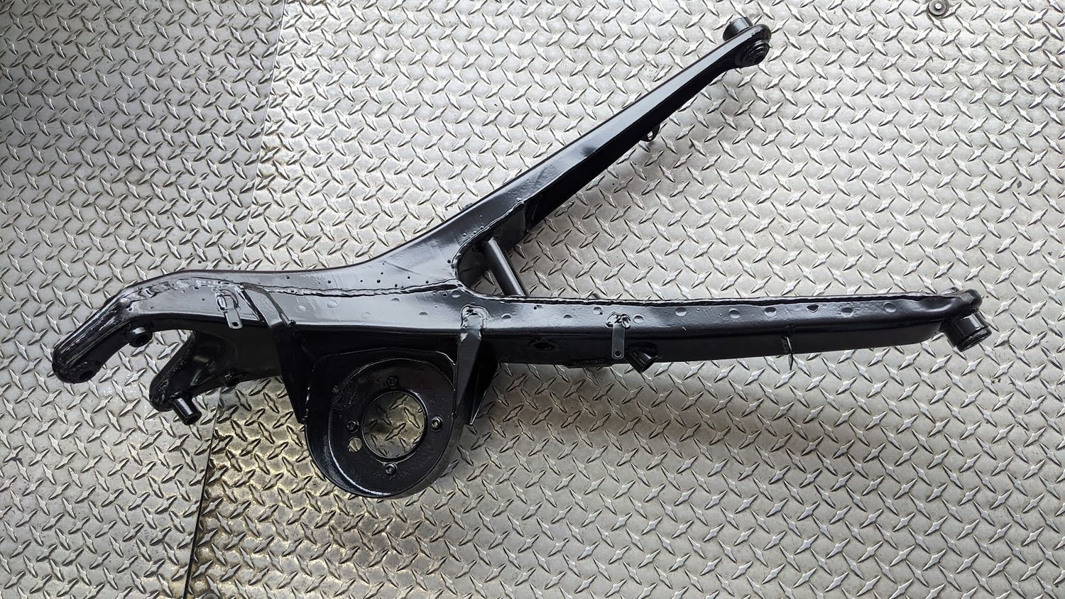 Rolls Royce Silver Shadow Corniche REFURBUSHED rear subframe crossmember UR20495 and left arm