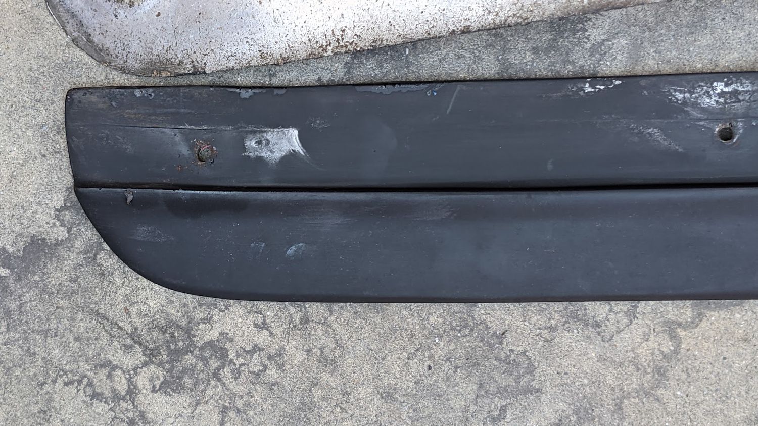 FERRARI 308 GTSi REAR BUMPER USA MODEL RIGHT GUARD MOULDING EYEBROW