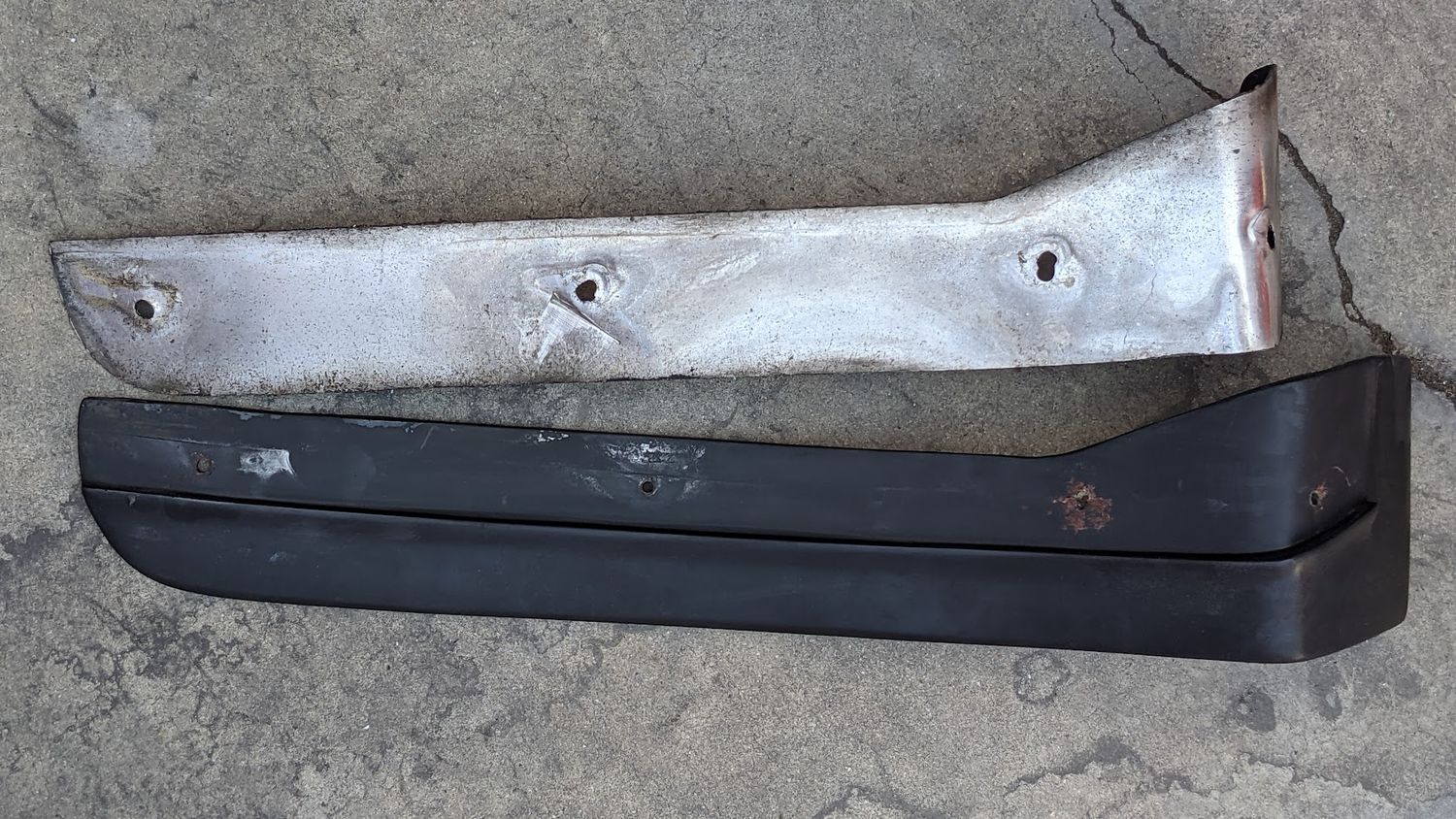 FERRARI 308 GTSi REAR BUMPER USA MODEL RIGHT GUARD MOULDING EYEBROW