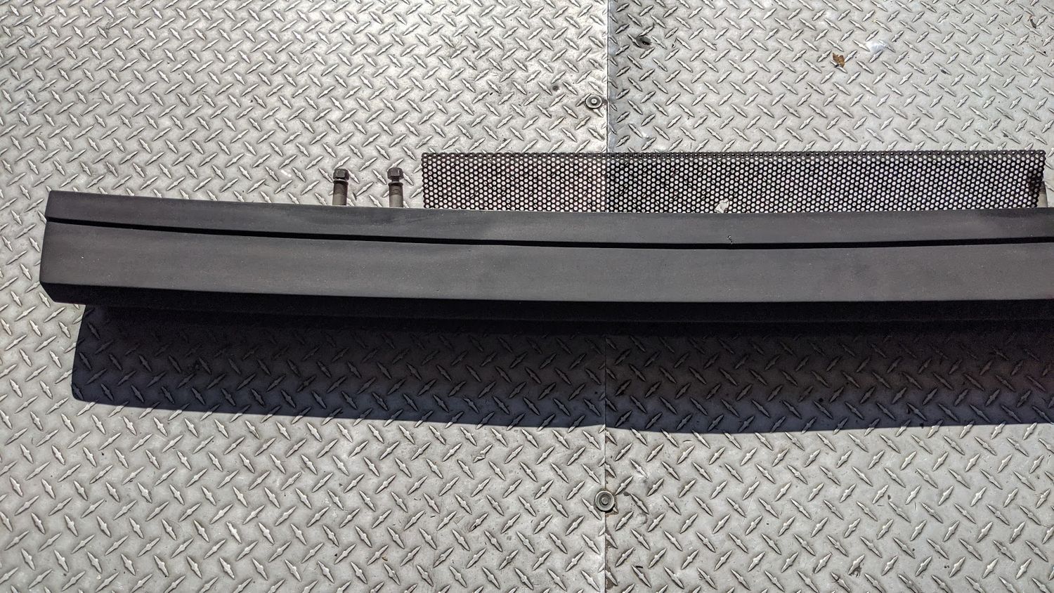 FERRARI 308 GTSi REAR BUMPER USA MODEL VERY CLEAN 60763300