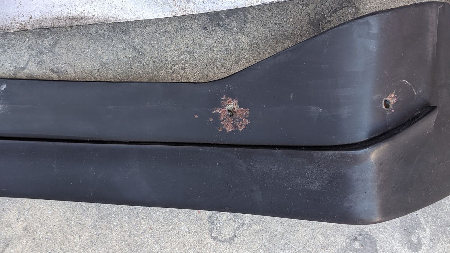 FERRARI 308 GTSi REAR BUMPER USA MODEL RIGHT GUARD MOULDING EYEBROW