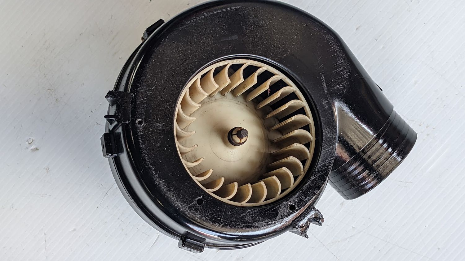 FERRARI 308 PARTS GTS FRONT HEATER BLOWER LT SIDE 60658700tested