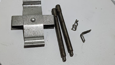 FERRARI 308 GTSi USA PARTS FRONT BRAKE CALIPER RETAINING CLIP 106357R img