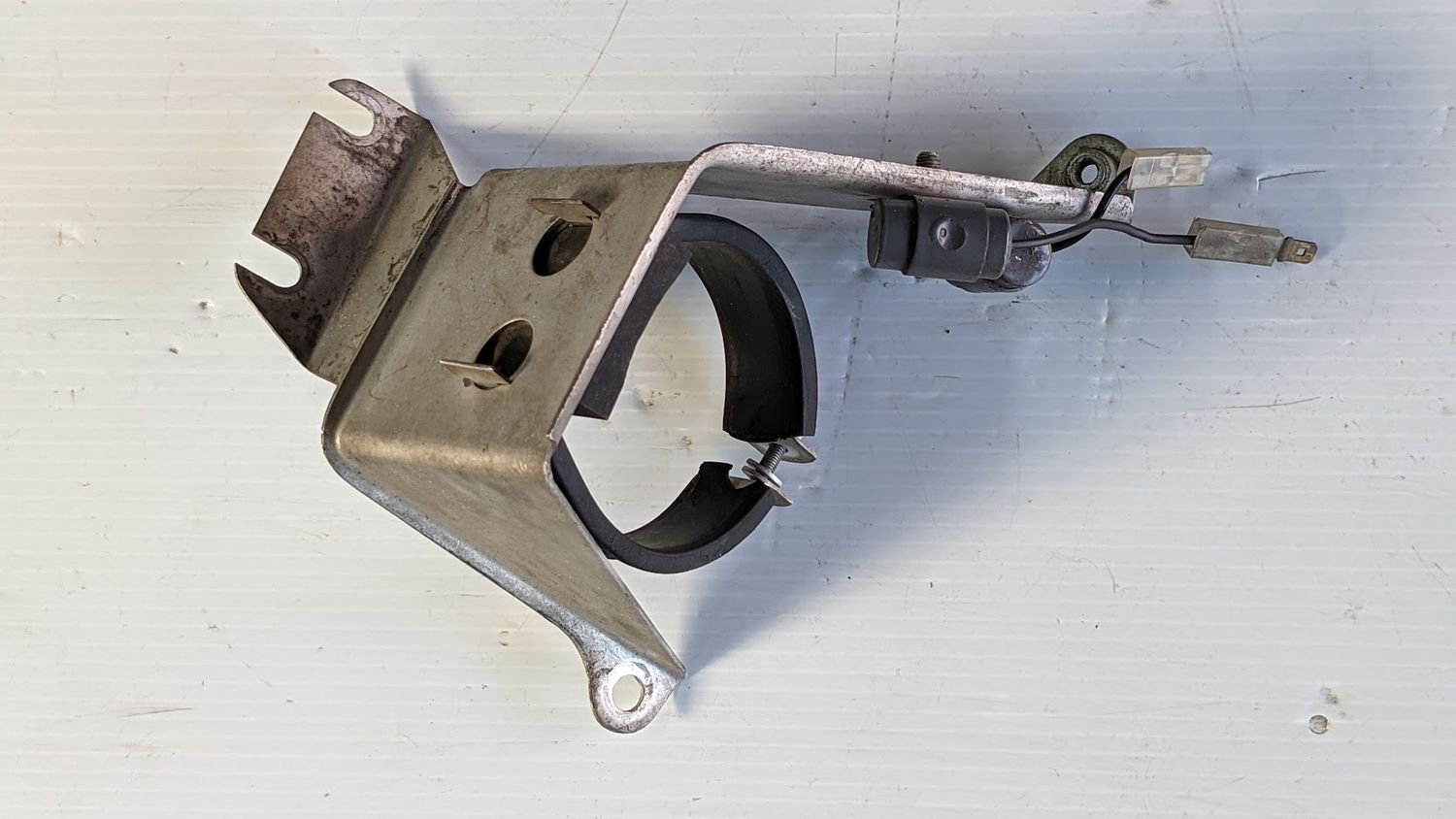 ROLLS ROYCE SILVER SHADOW windshield WIPER MOTOR holding bracket UD16364