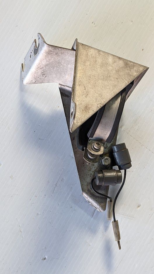 ROLLS ROYCE SILVER SHADOW windshield WIPER MOTOR holding bracket UD16364