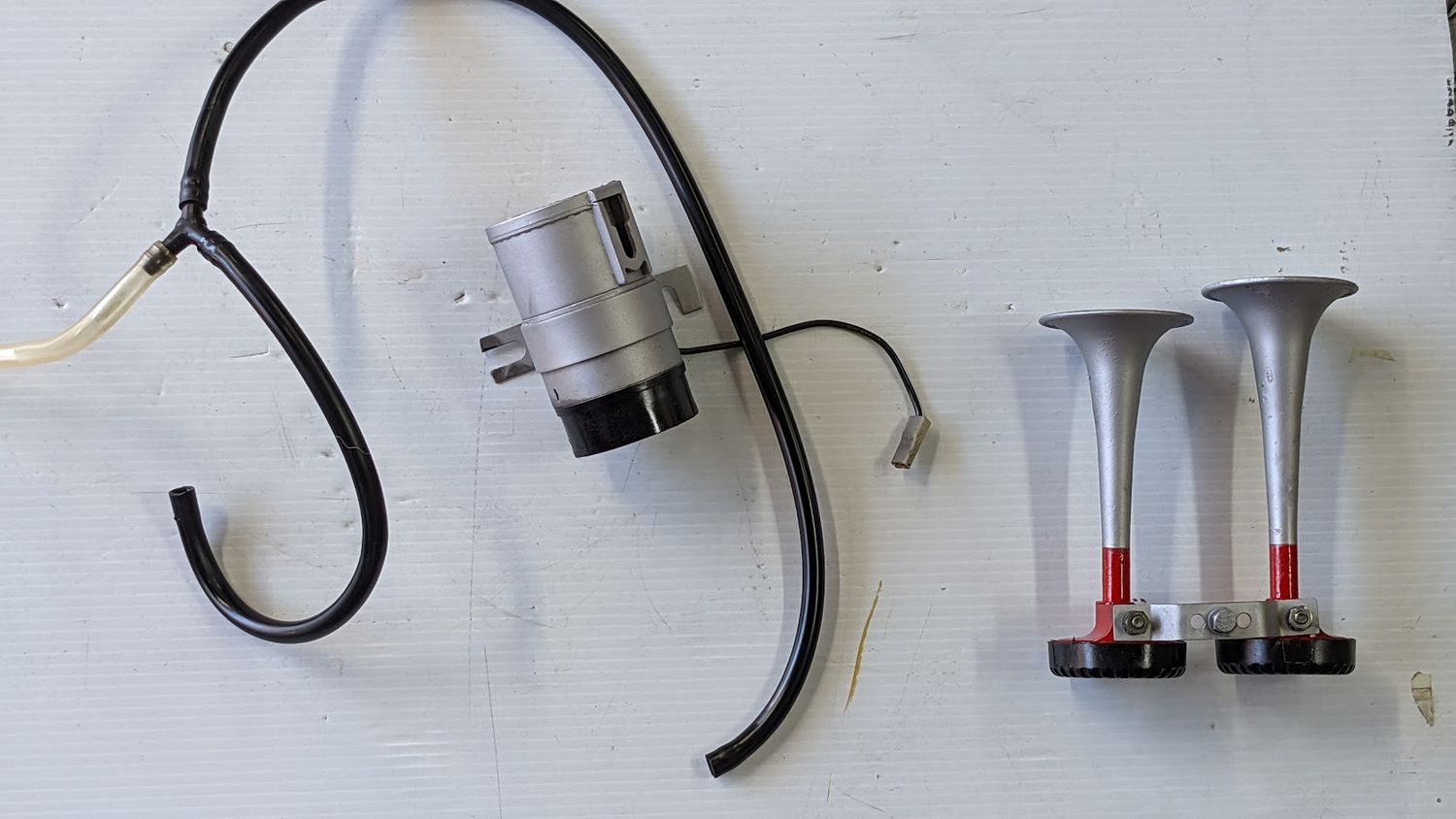 FERRARI 308 PARTS FIAMM ORIGINAL AIR HORN FERRARI 308