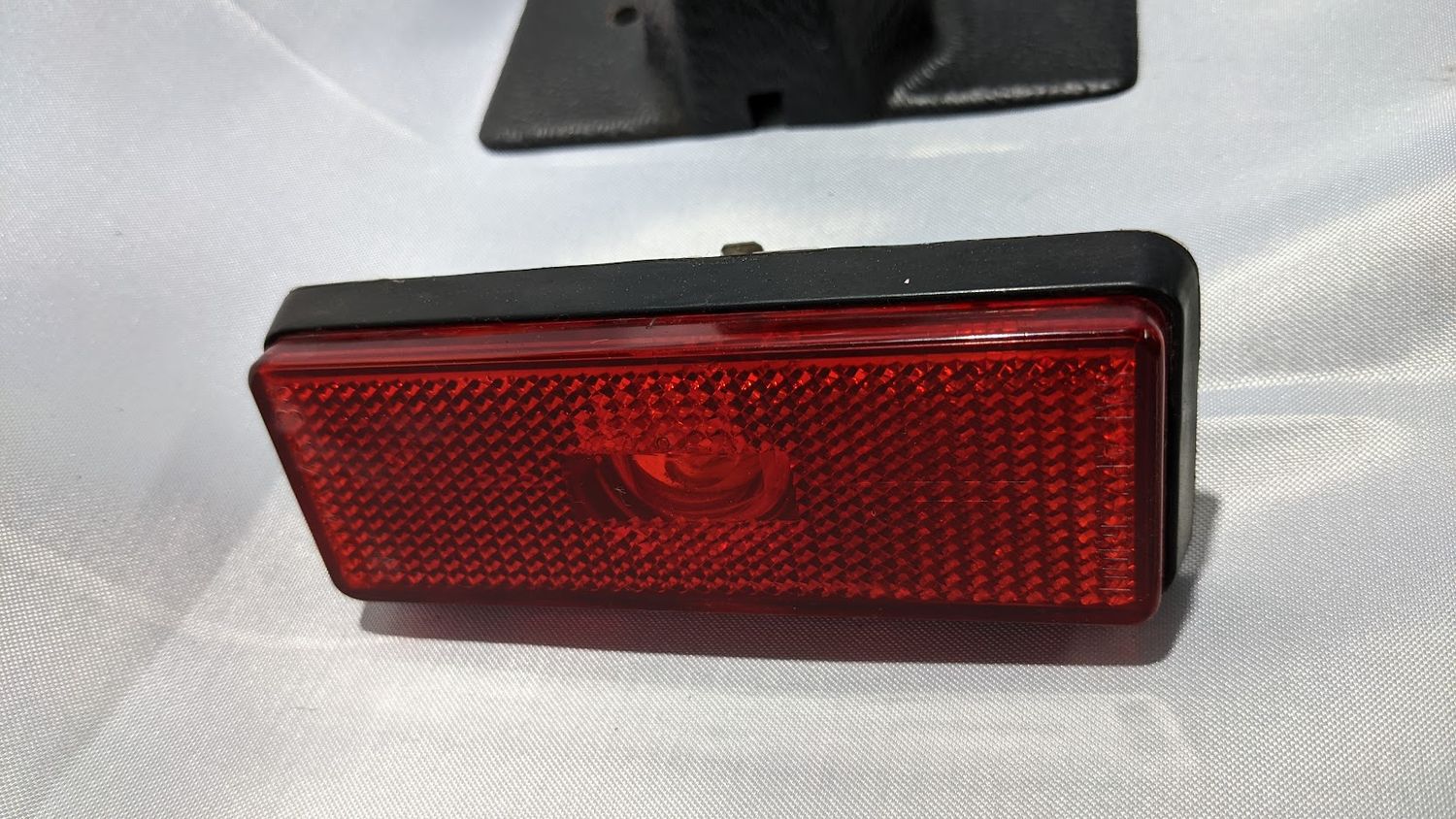 FERRARI 308 GTSi PART rear SIDE LIGHT ON REAR WING