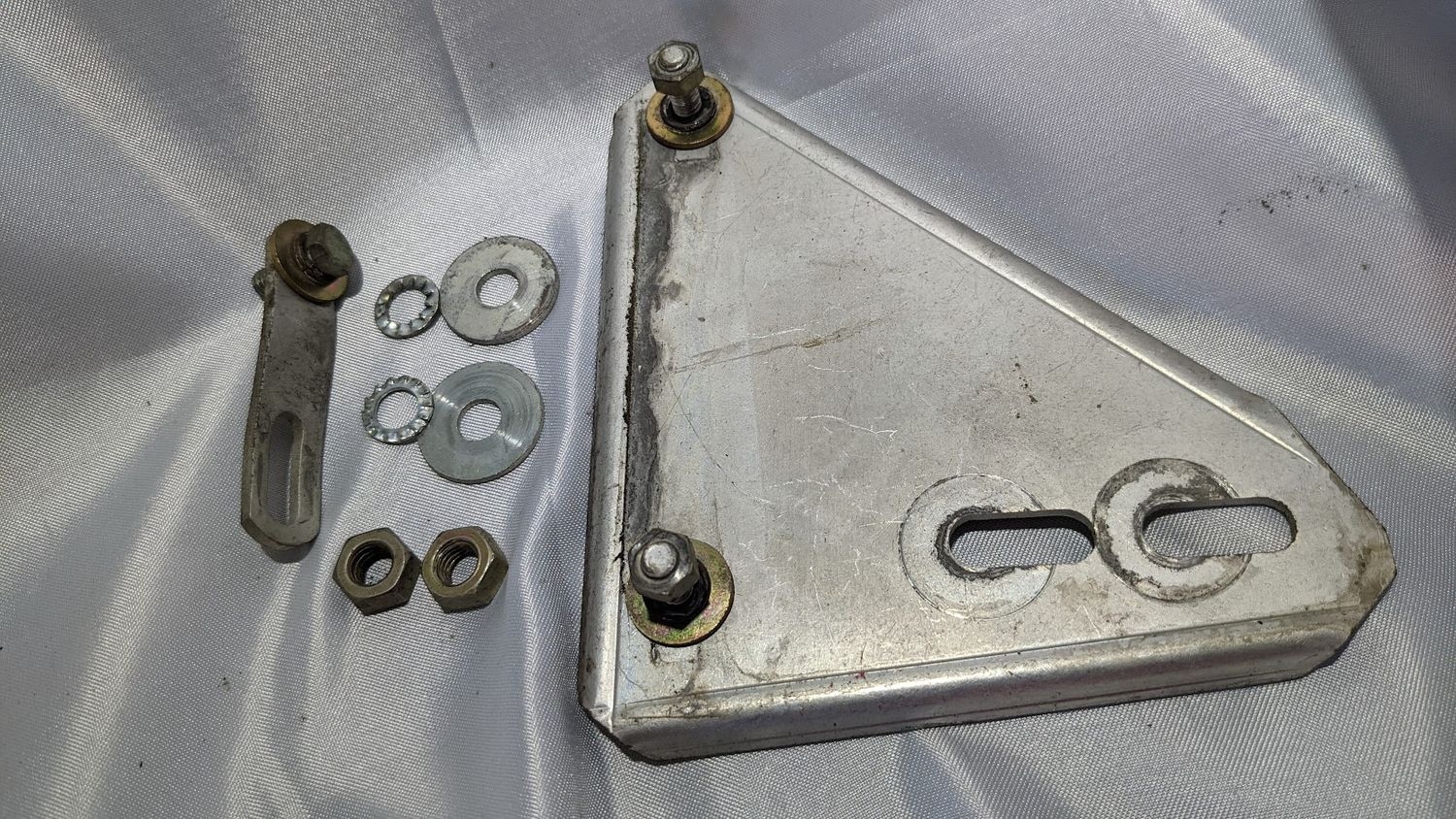 FERRARI 308 PARTS WINDSCREEN WIPER LINKAGE TRANSMISSION SUPPORT BRACKET