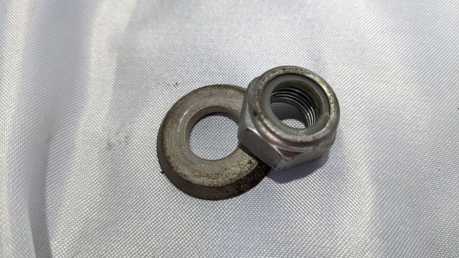 FERRARI 308 GTSi WATER PUMP PULLEY  nut and washer
