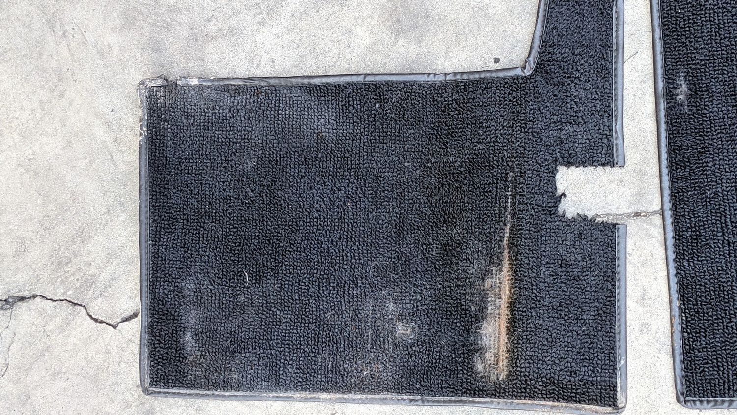 FERRARI 308 GTSi INTERIOR BLACK CARPET REAR TRUNK  CARPET