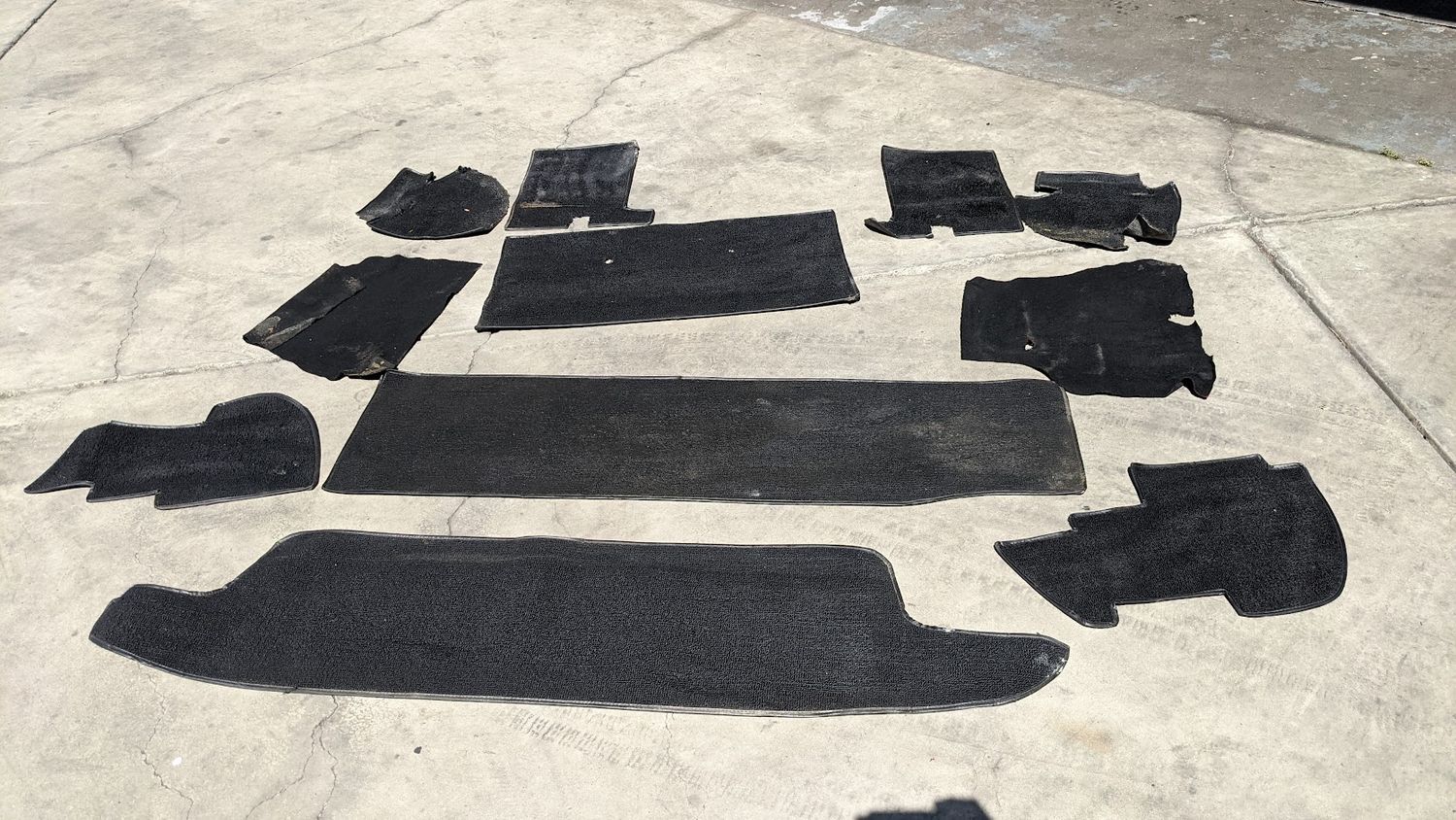 FERRARI 308 GTSi INTERIOR BLACK CARPET REAR TRUNK  CARPET
