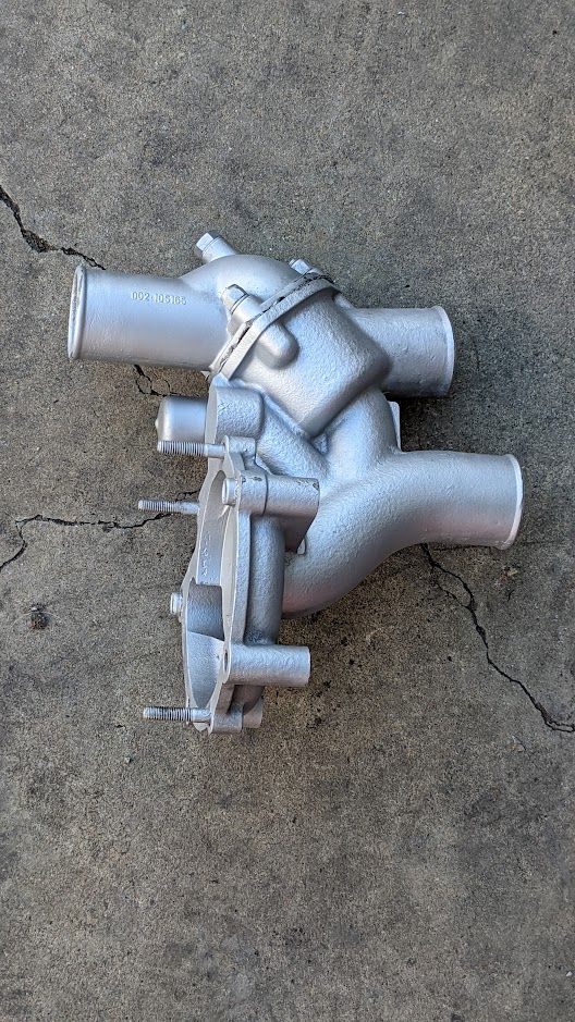 FERRARI 308 GTSi 328 mondial water pump HOUSING WITH THERMOSTAT COVER 115470