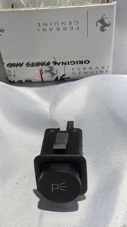 FERRARI 360 SPIDER PARTS PARKING LIGHT SWITCH AT CENTER CONSOLE 208847