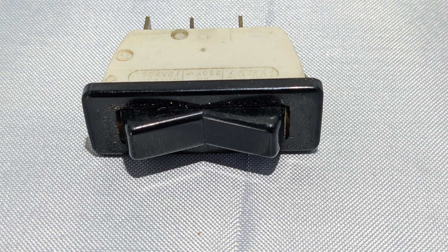 ROLLS ROYCE SILVER SHADOW II REARVANITY MIRRORS switch UD17188