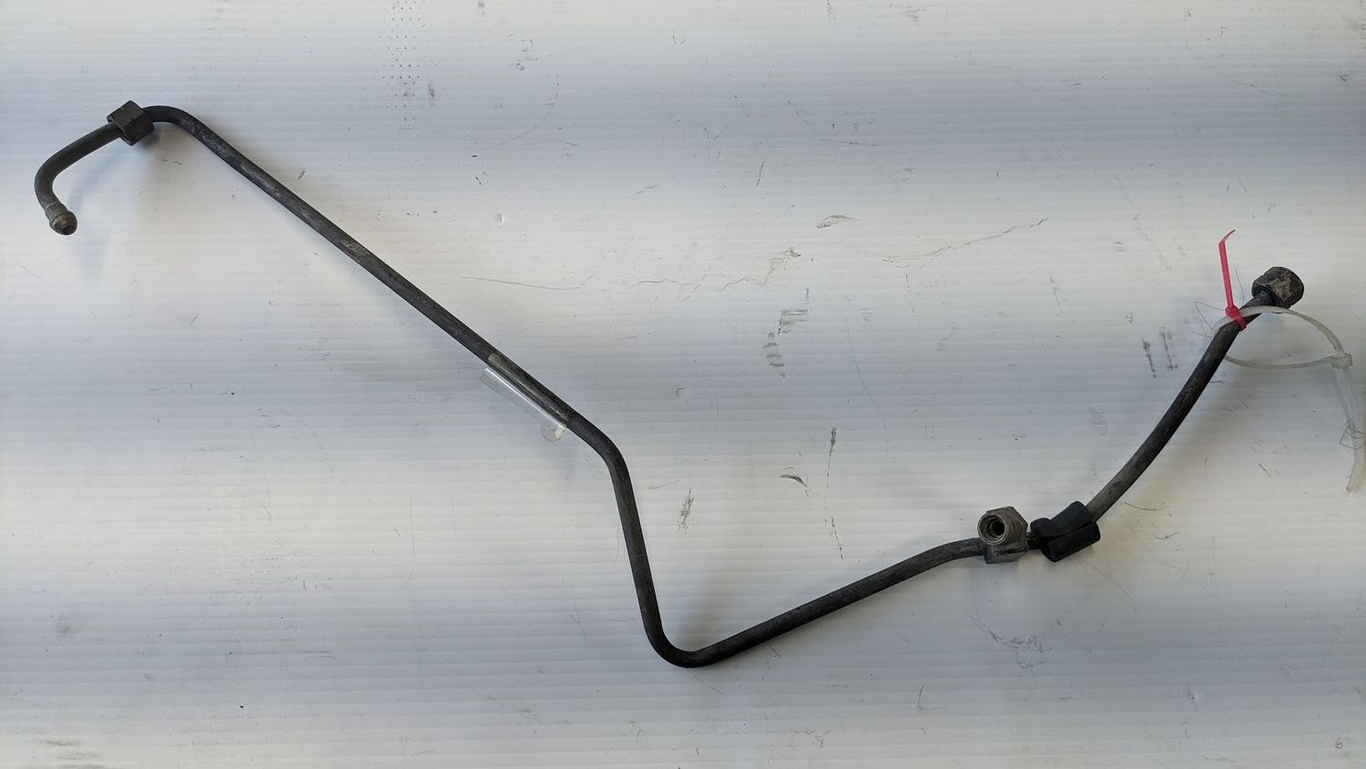 ROLLS ROYCE SILVER SPUR BENTLEY PIPES AT FUEL DISTRIBUTOR RETURN