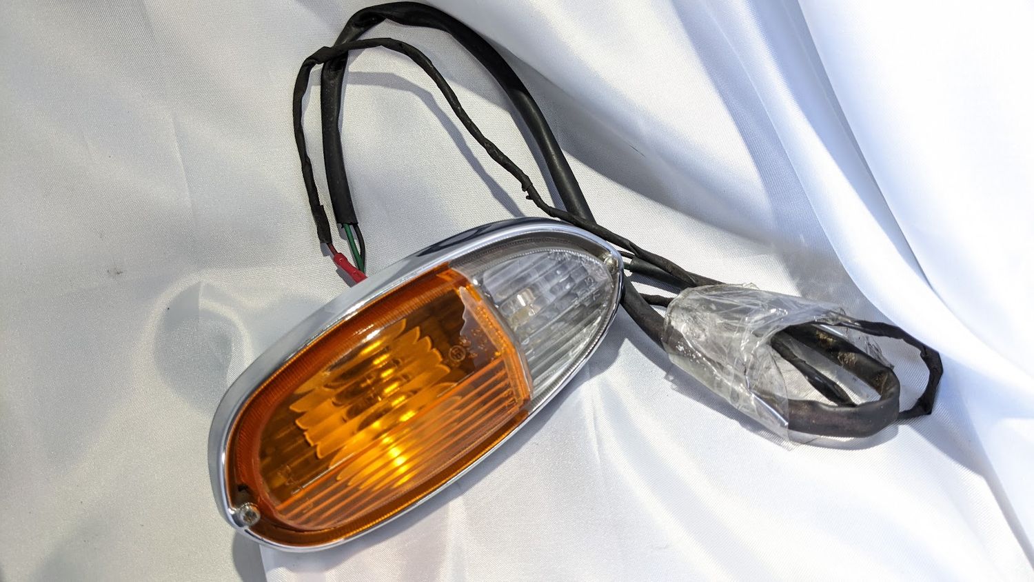 ROLLS ROYCE SILVER SHADOW II PART FRONT TURN SIGNAL ASSEMBLY WITH LENS UD17814